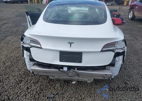 2020 Tesla Model 3 Standard Range Plus Rear-Wheel Drive/Standard Range Rear-Wheel Drive z USA, uszkodzony, nr VIN 5YJ3E1EA3LF706777